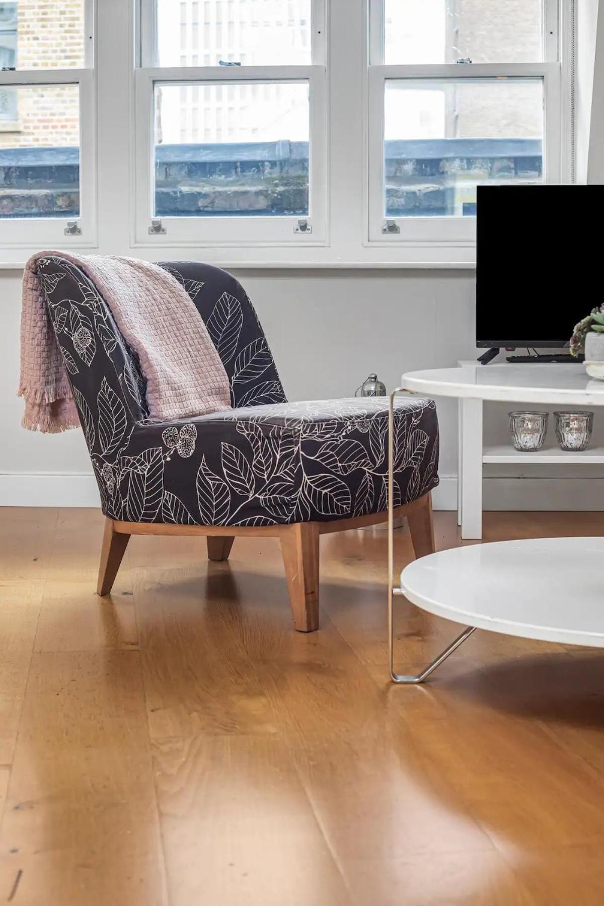 Pass The Keys Barbican Gem Apartment London